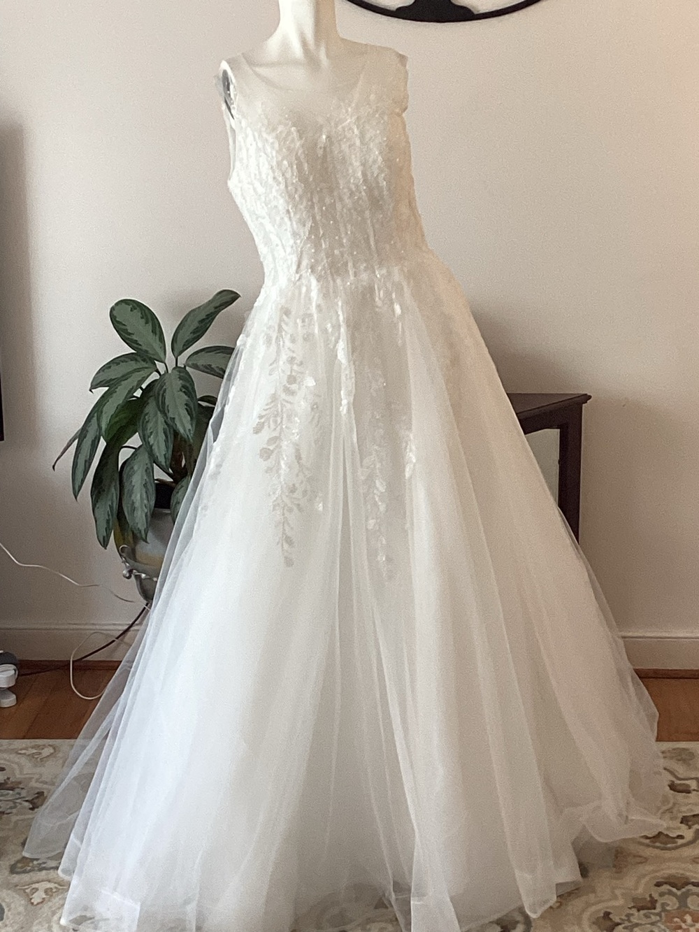 Ivory Lace Appliqué Tulle Ball/Wedding Gown